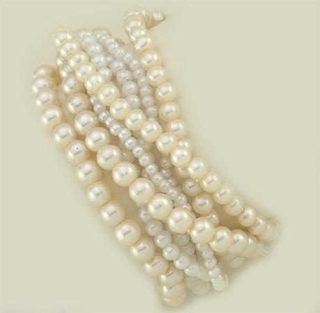 BR160: Cluster Of Pearls Stretch Bracelet