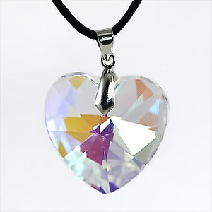 NA211: Crystal Heart Necklace