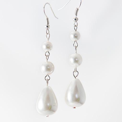 EA543: White Pearl Drop Earrings