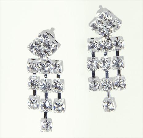 EA528: Elegant Crystal Chandelier Earrings