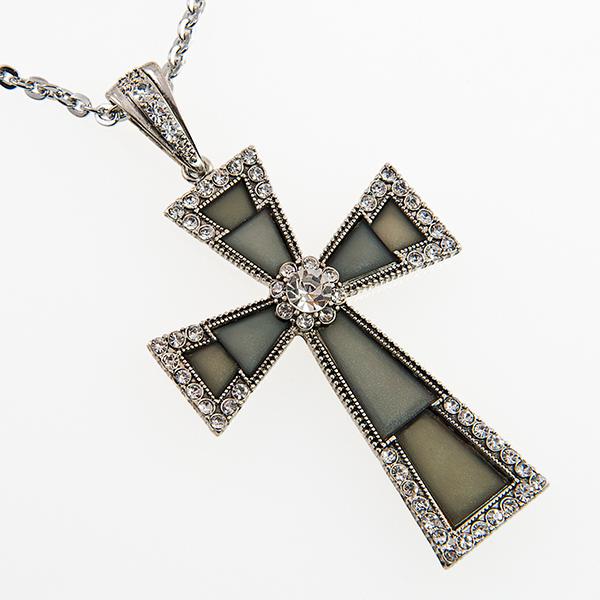 NA229: Elegant Cross Necklace