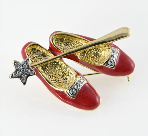 PA419: Ruby High Heels Pin with Wand in Gold