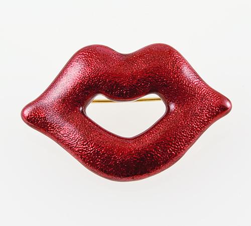 PA552: Ruby Red Lip Pin