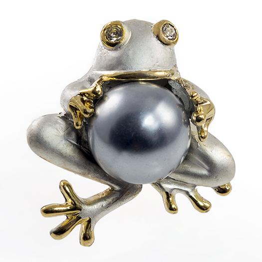 PA677:Frog Pin with Pearl